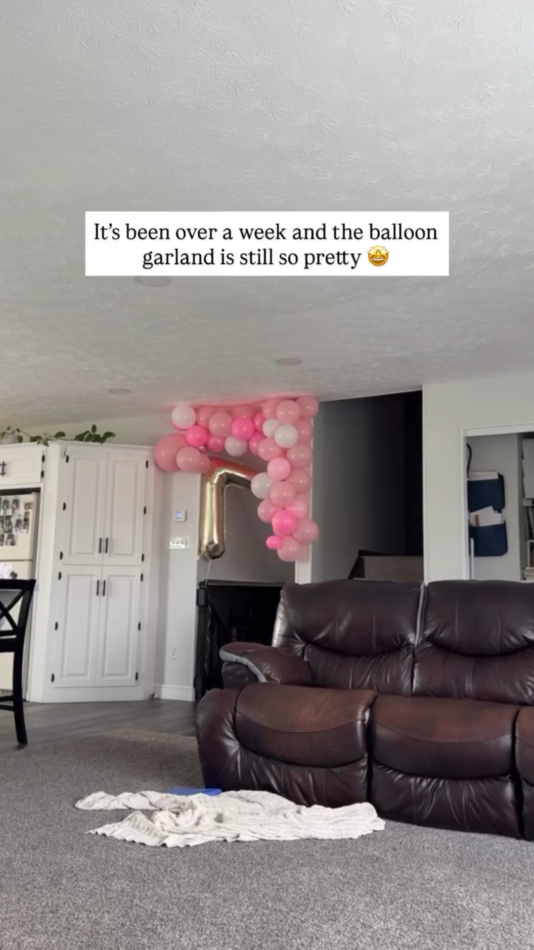 It’s been over a week and the balloon garland is still so pretty 🤩
