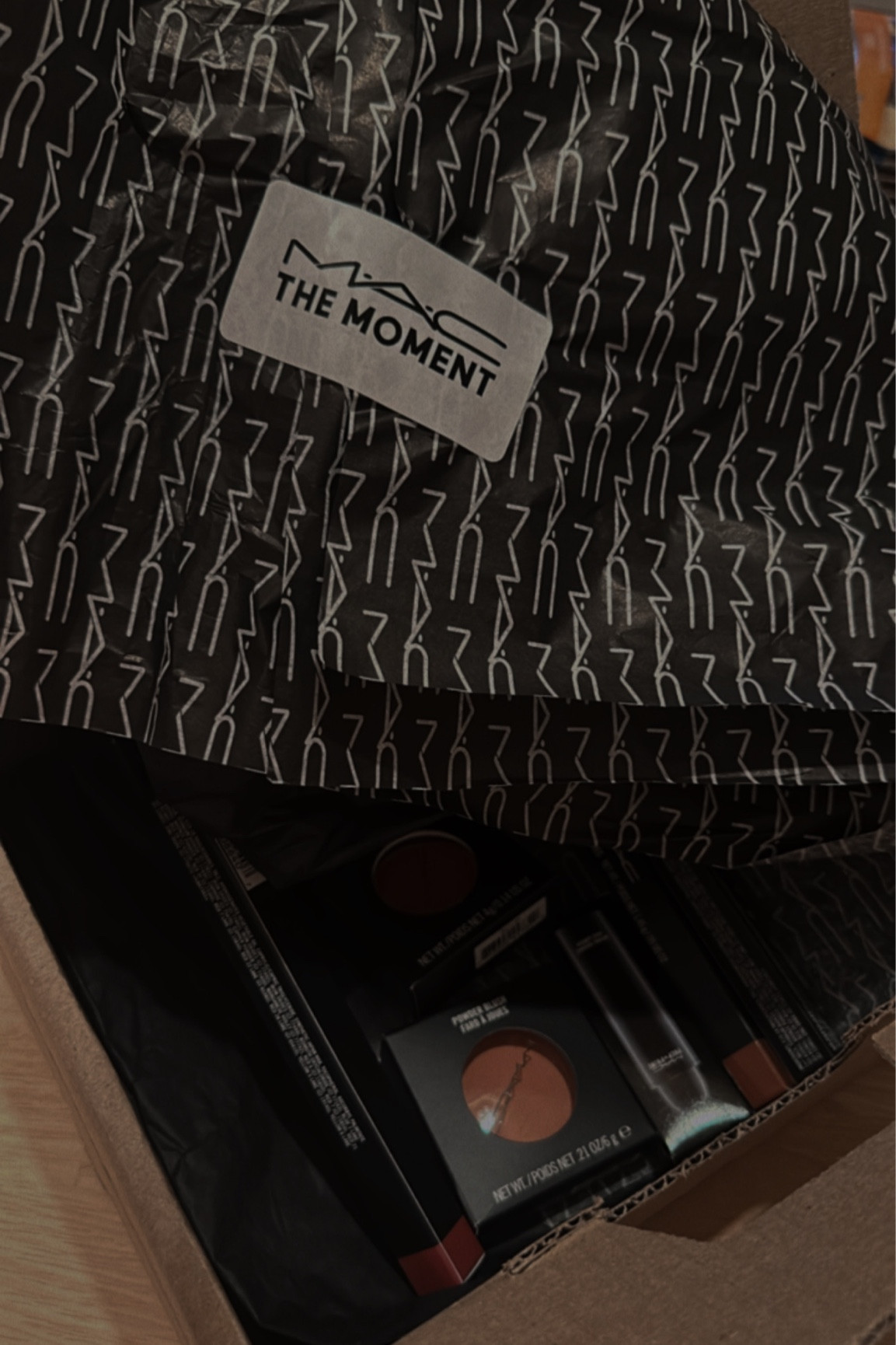 my mac restocks - the goats 

Lips; 
Liner- Stripdown + Whirl
Face- 
Studio Fix Foundation
Mineralize skin finish Give Me Sun 
MELBA BLUSH 😘🤌🏼
Extra dimension blush - fairly precious 
The best brows fibre gel!! 