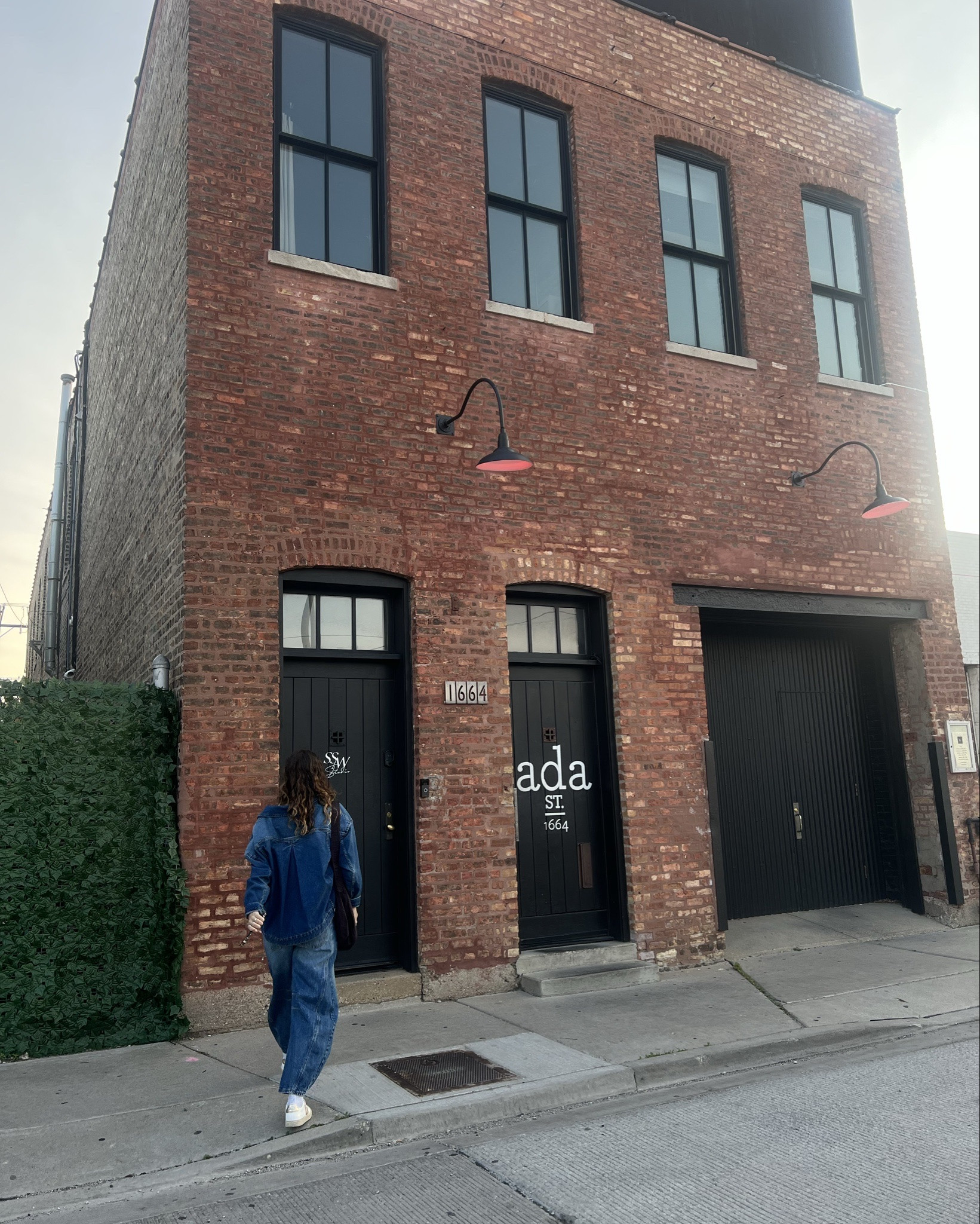 Dinner outfit! Love denim on denim🤍

#LTKootd #LTKTravel #LTKSeasonal