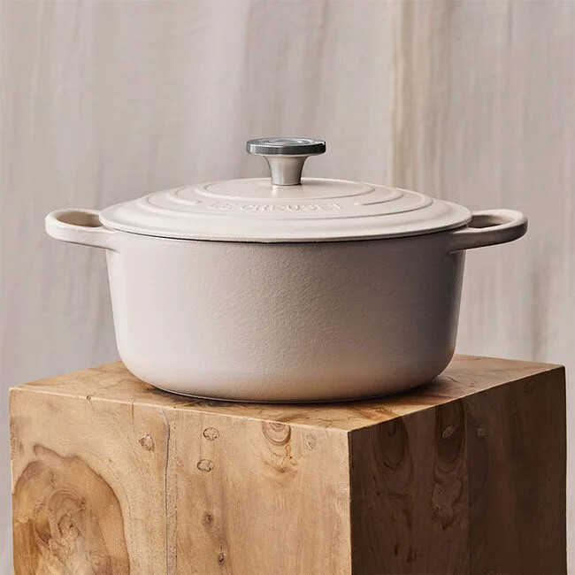 Signature Round Dutch Oven | Le Creuset