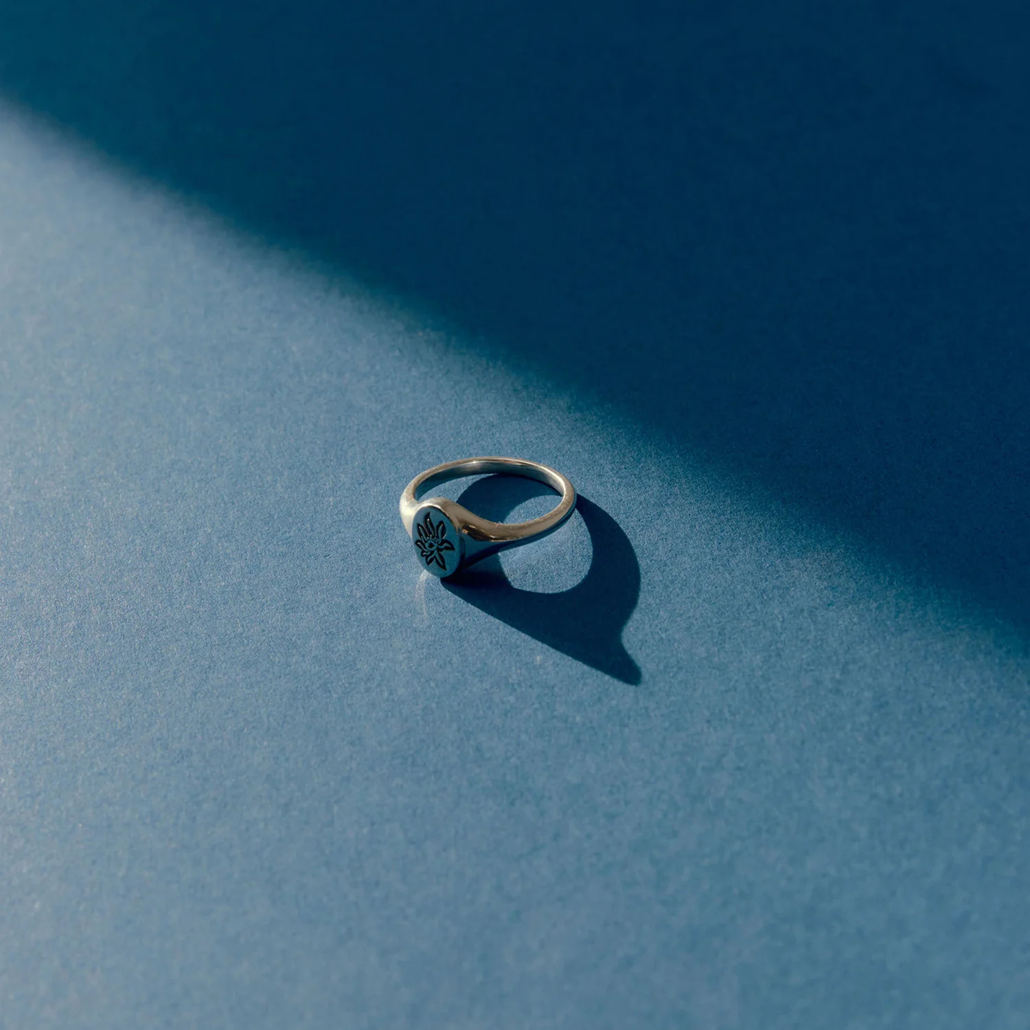 Lotus Signet Ring - Sterling Silver - Polished | LOUPN