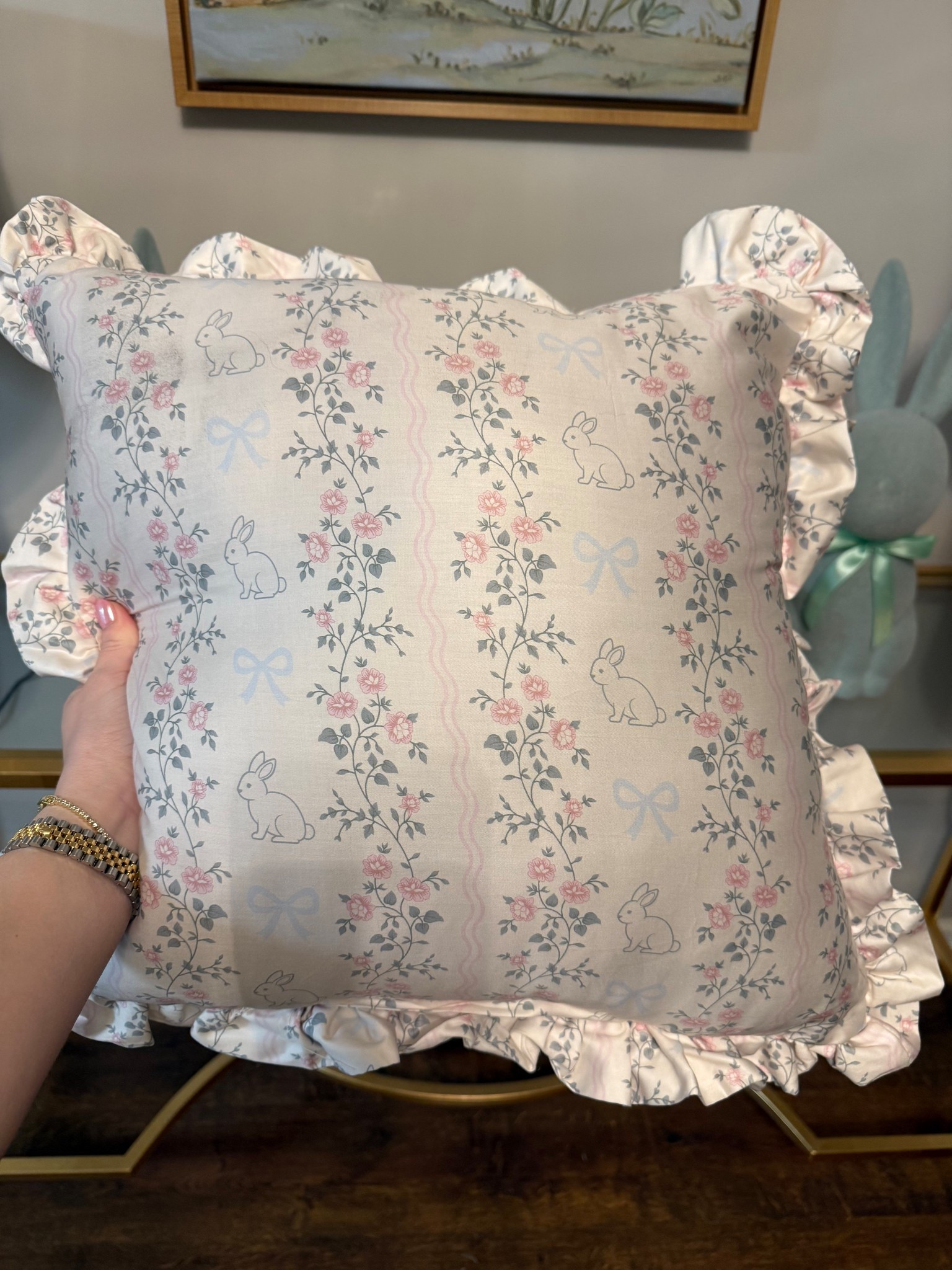 absolutely love these easter bunny pillows!!! 🐰