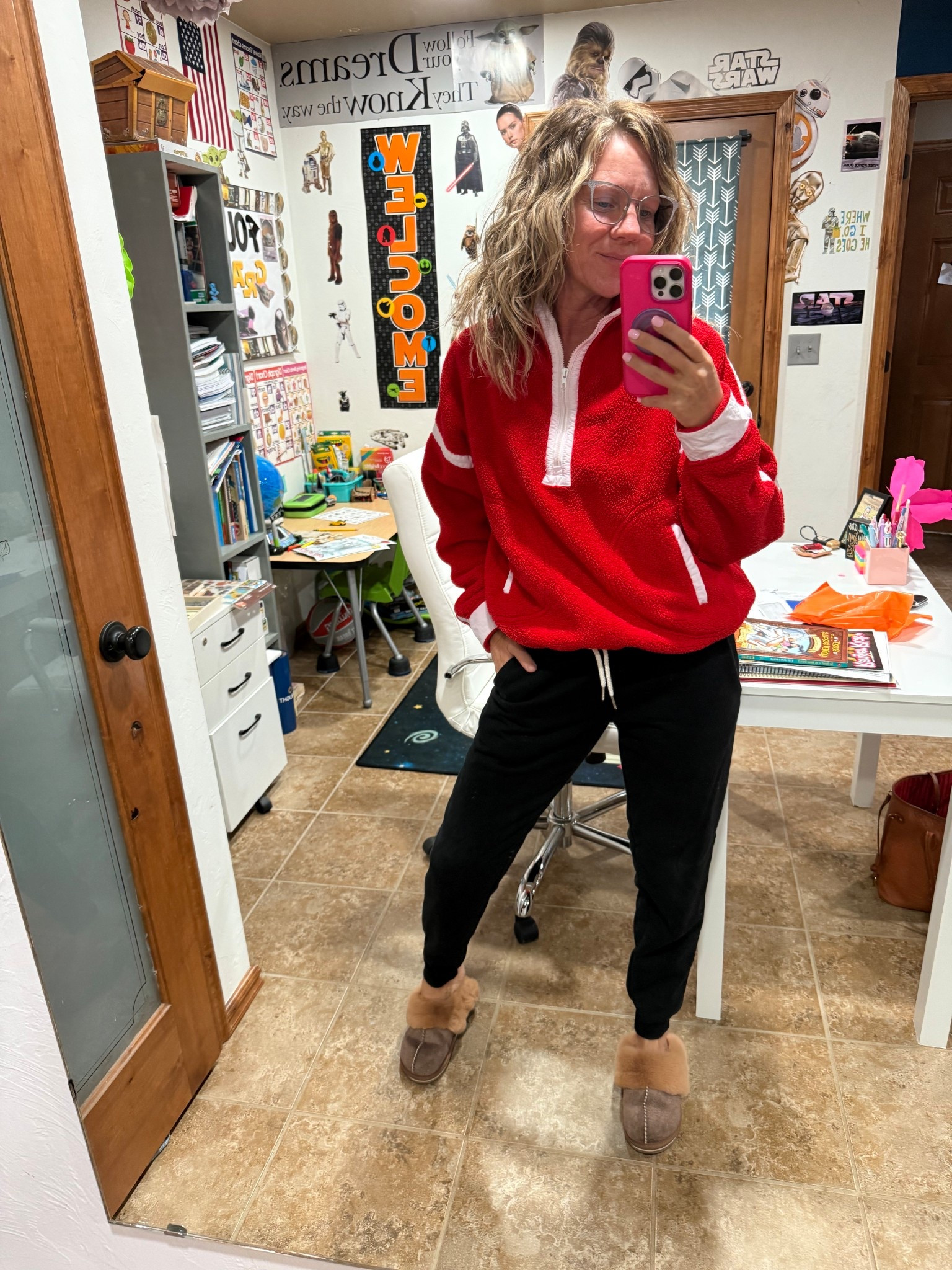 This designer-look top is everything! So comfy, warm, and perfect for cozy days. We’ve been outside putting up Christmas lights and I’m not cold at all 🙌 Paired with these fleece-lined joggers… obsessed. Winter uniform unlocked. ❄️❤️
@lcfashionfitstyle • Amazon Finds
#amazonfinds #amazonfashion #amazonfashionfinds #winteroutfit #cozyvibes #holidayseason #christmaslights #christmasready #fleecejoggers #designerdupe #comfyandcute #winterstyle #amazoninfluencer #amazonfavorites #affordablefashion #momstyle #coldweatheroutfit #cozyseason #ltkfashion #ltkamazon #ltkfinds

#LTKHoliday #LTKootd #LTKGiftGuide