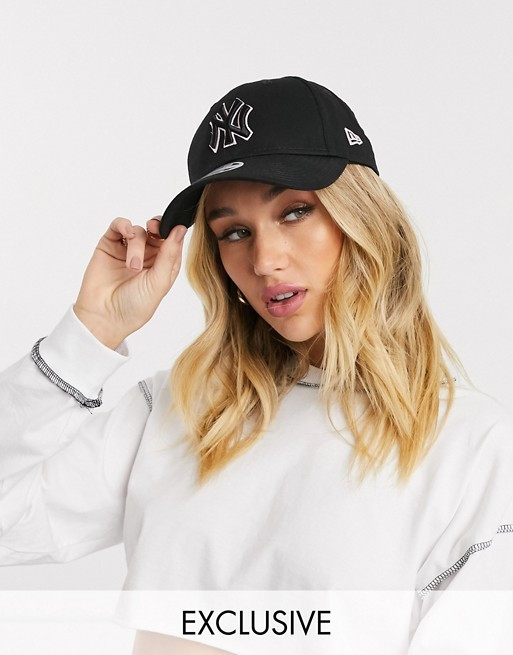 New Era – 9Forty – Exklusive Kappe in Schwarz mit rosafarbenem NY-Logo | ASOS DE