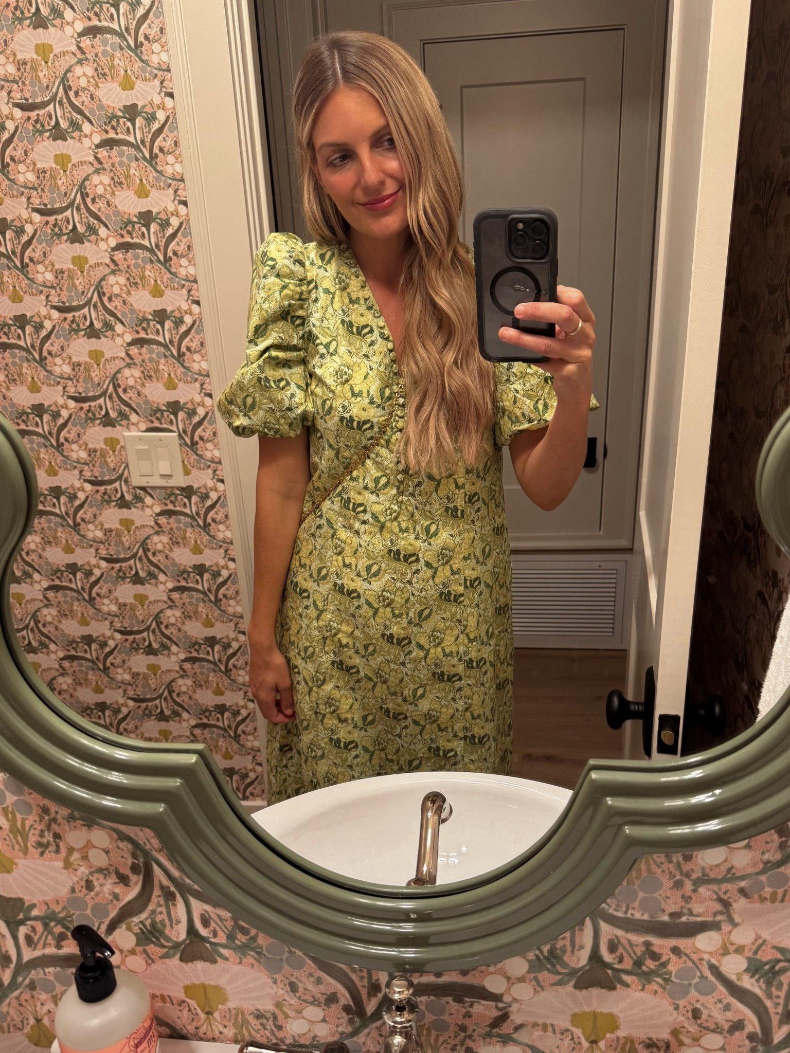 Don’t sleep on the Tuckernuck sale section.

#LTKSaleAlert #LTKFindsUnder100 #LTKSeasonal