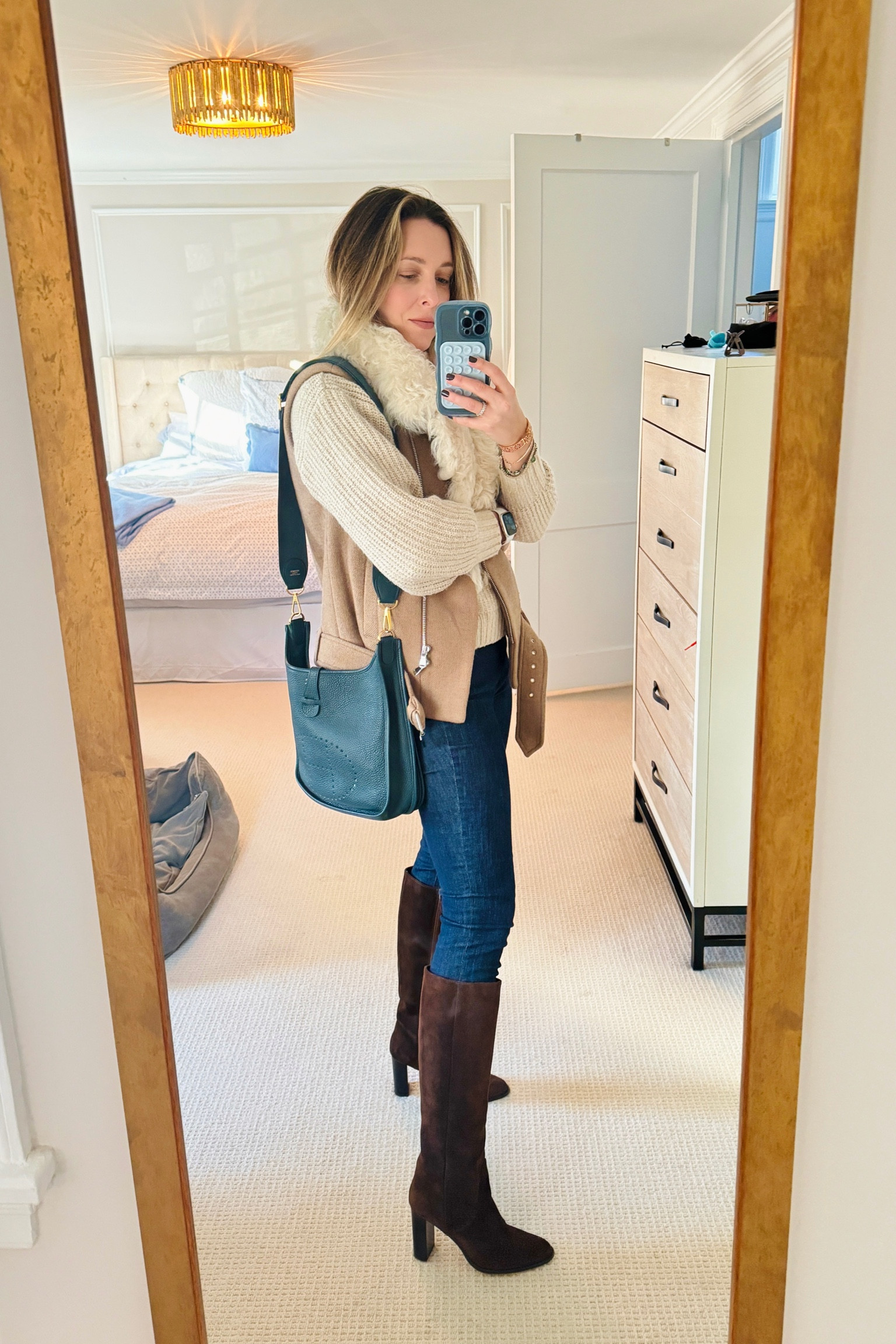Dinner with the kids, but make it cute 😌

Shearling vest is old Rebecca Taylor
Oatmeal sweater by Old Navy
Jeans are Rag & Bone
Boots are Marion Parke (SO comfortable)
Evelyne bag by Hermes

#LTKparties #LTKSeasonal #LTKshoecrush