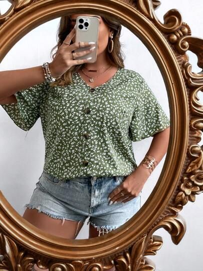 New
     
      Plus Ditsy Floral Print Butterfly Sleeve Blouse | SHEIN