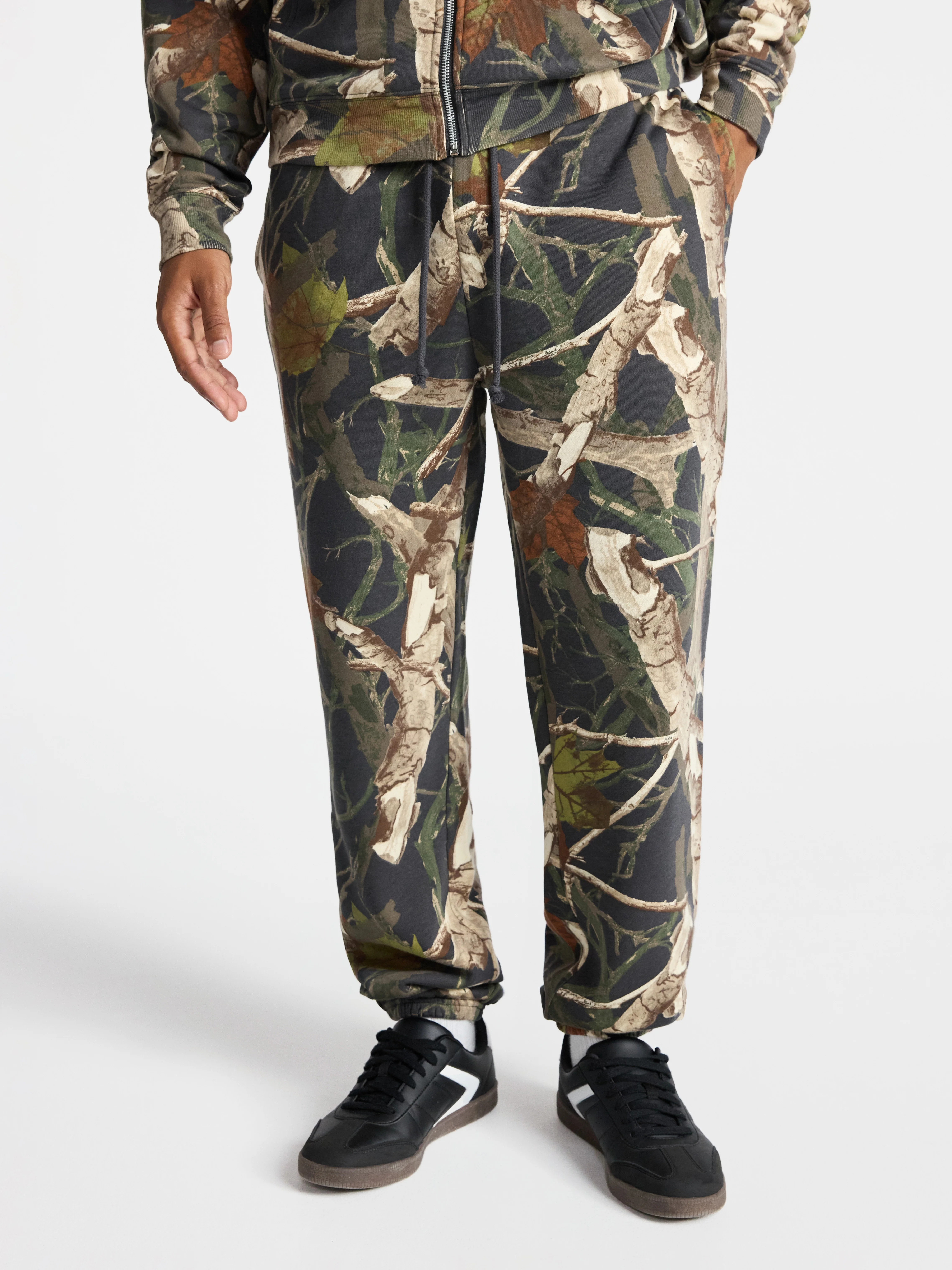 No Boundaries Soft Fleece Jogger Pants, Men's & Big Men's | Walmart (US)