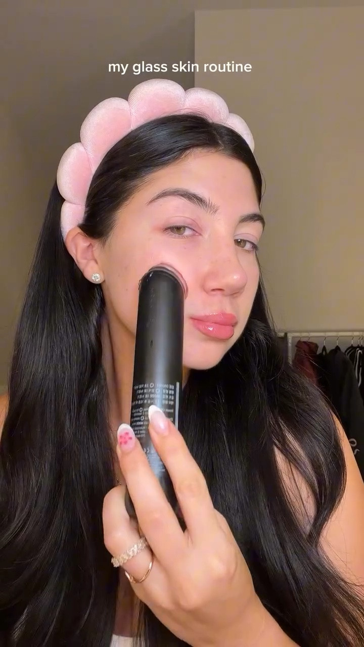 glass skin routine 🫧

@medicube_global_official booster age-R booster pro device 
collagen jelly cream 
collagen night wrapping mask 

🤍 everything linked in my ltk 
.
.
.
#skincare #skincareroutine #medicube #collagenmask #glassskin #ugccreator

#LTKBeauty #LTKGiftGuide #LTKWatchNow
