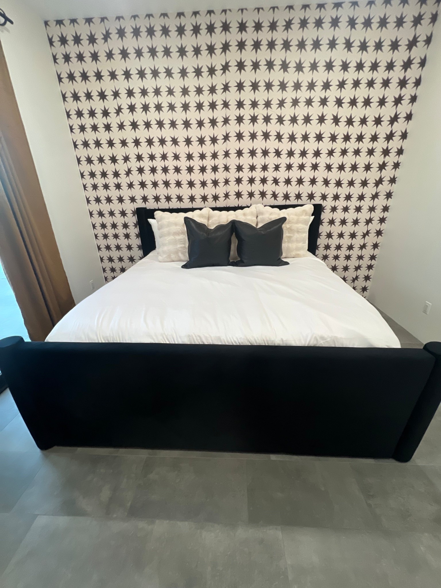 King bed 
Black velvet

#LTKStyleTip #LTKHome