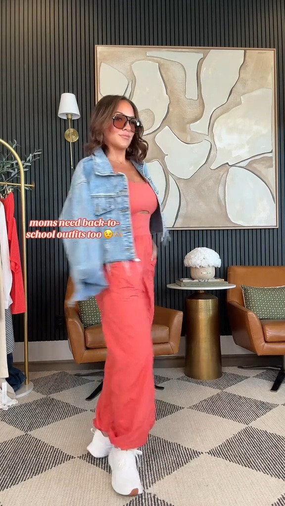 Okay moms, listen up…this is the back-to-school outfit we actually want 🙌🏼✨

It’s comfy enough for errands, cute enough for lunch dates, and totally game-day approved for my sports mamas 🏈⚽ 

All from Amazon and petite-friendly, so yes… you need it.

Sizing: 5’2” • 130 lbs • 34DD • 25” waist
Wearing a small

#AmazonFinds #momoutfit #AmazonFashion #affiliate #PetiteFriendly #lookforless #MomOnTheGo #grwm #ootd #BackToSchoolStyle #styleinspo #SportsMom