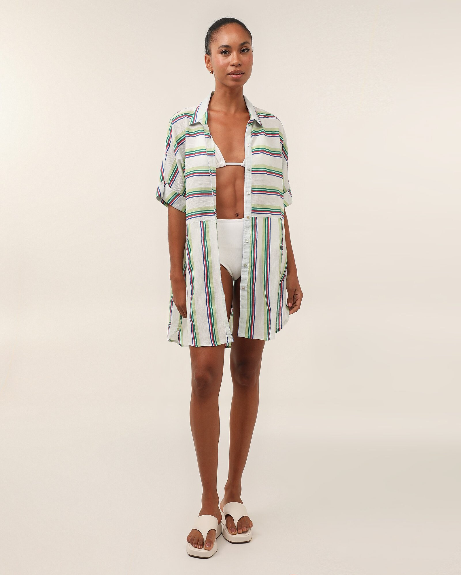 Saída de praia chemise curta listras e textura off-white | Dript by Riachuelo | Riachuelo (BR)