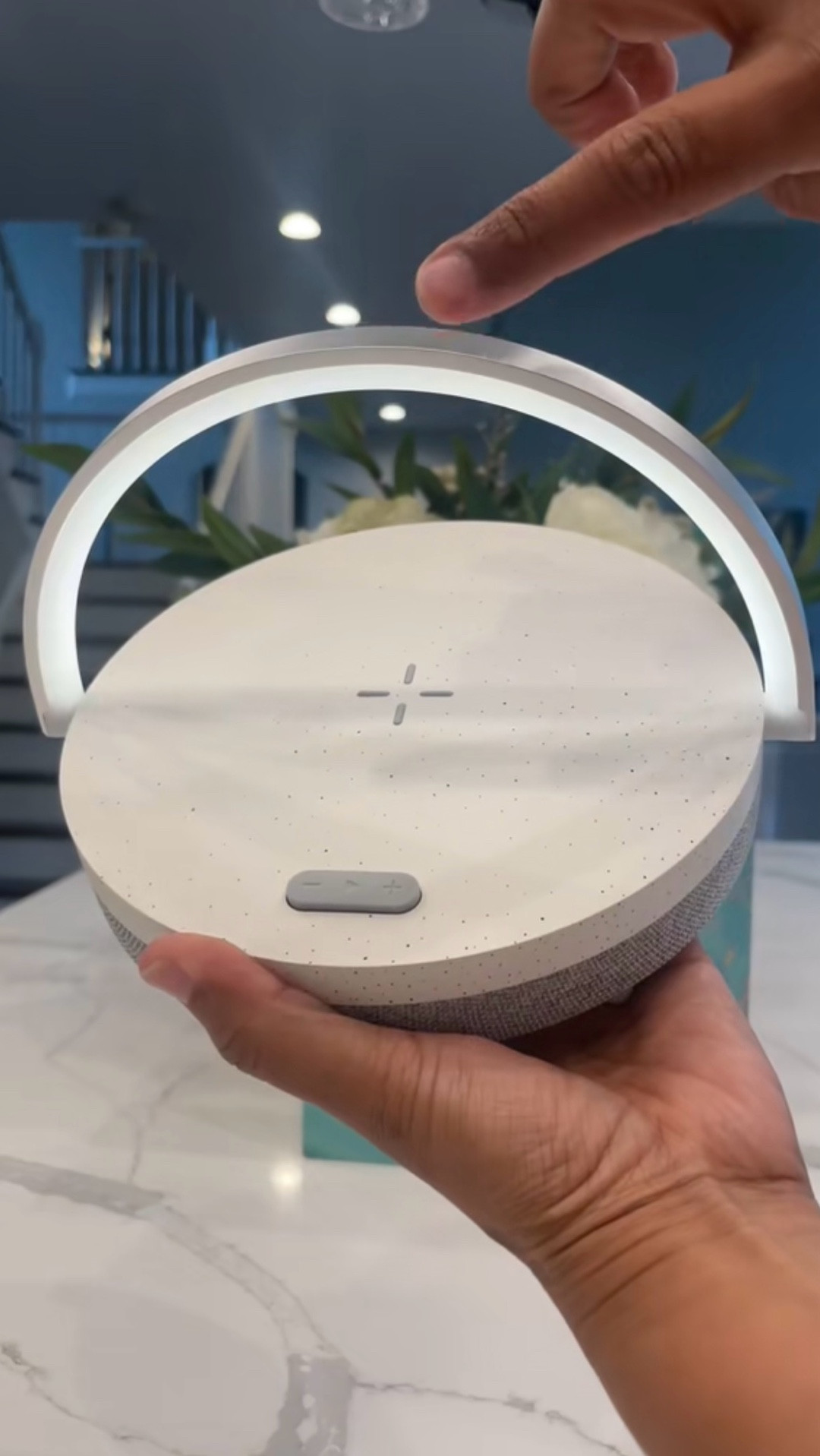 Mi nuevo gadget favorito 🤍✨ lámpara touch + bocina Bluetooth + cargador inalámbrico en uno. Perfecto para el cuarto, escritorio o cocina 🕯️🎶📱 
y también ideal para llevarlo de viaje ✈️

✨ Comenta “INFO” y te mando el enlace.

#amazonfinds #portablecharger #aesthetic #home #portablespeaker

#LTKSaleAlert #LTKHome #LTKTravel