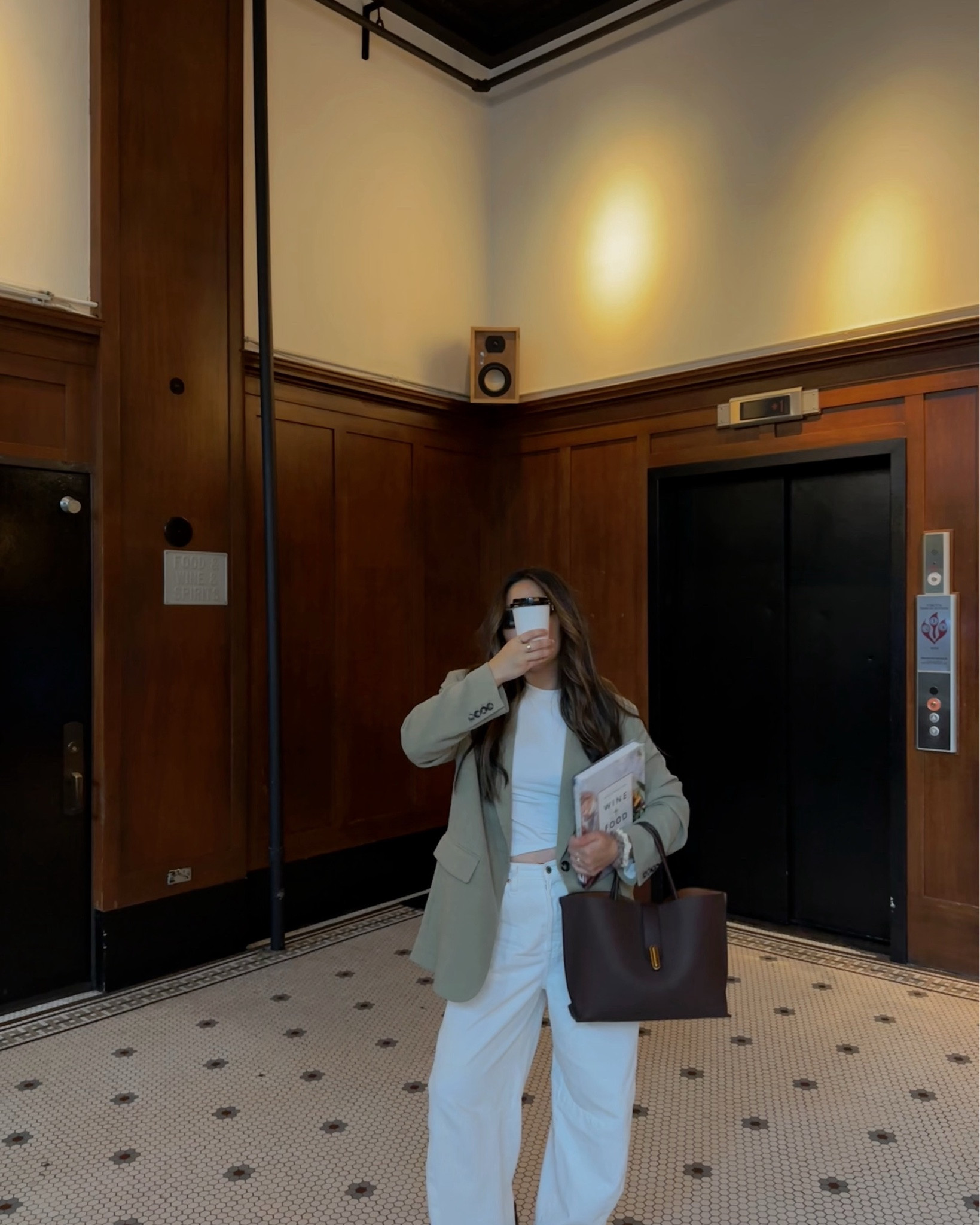 entering this season with more bravery and vulnerability and sharing about what’s really going…. jk everyone it’s just the white pants talking 🤎🍂

### minimal style fall transitional outfits elevated casual insp aesthetic