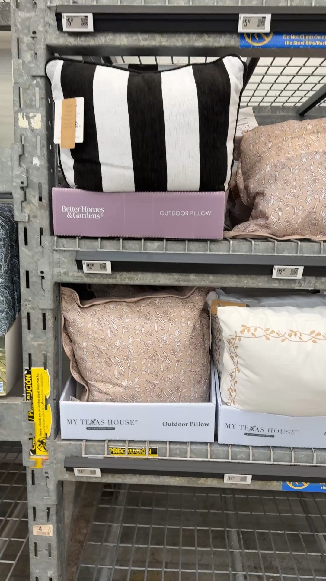 NEW outdoor pillows from the My Texas House collection 


Outdoor 
Outdoor Living 
Outdoor home finds 
Outdoor Pillows 

#LTKSeasonal #LTKFindsUnder50 #LTKHome