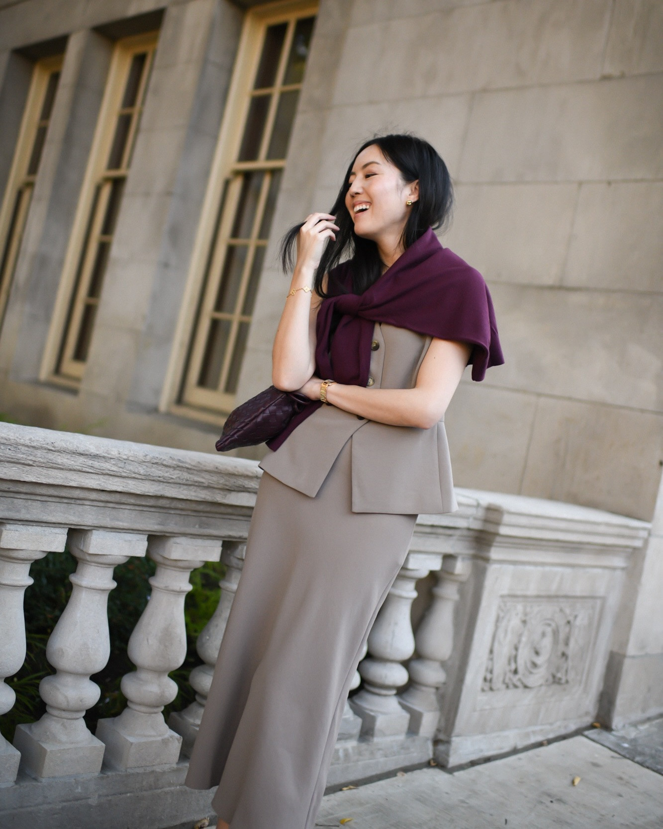 Stepping out in some gorgeous Ann Taylor workwear. All the pieces are available here!

#OOTD
#classicstyle
#workwear
#AnnTaylor
#fallworkwear