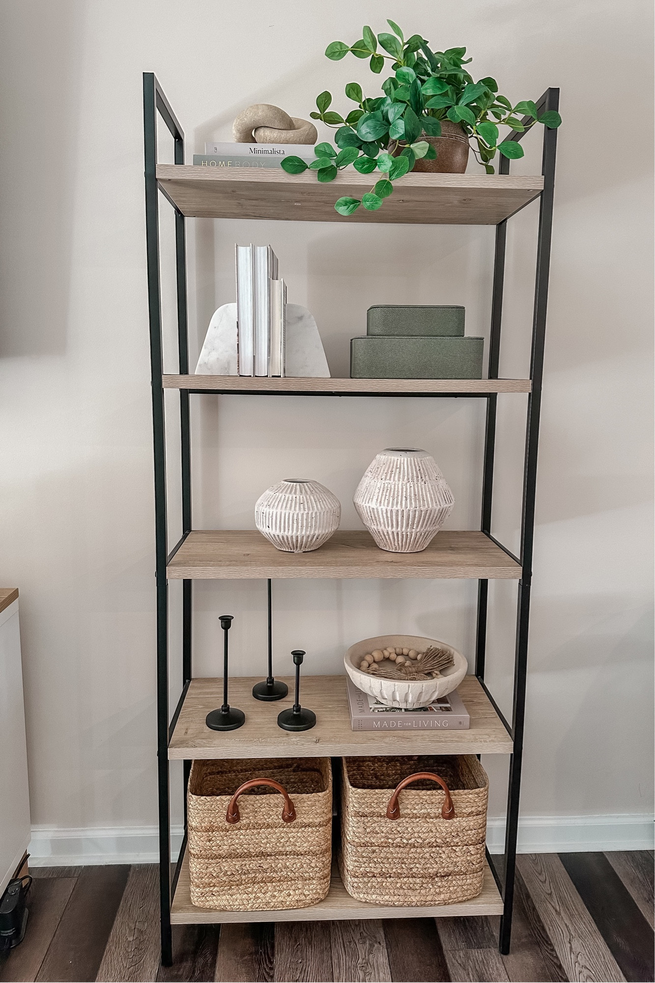 Spring bookshelf decor 💐

#LTKSeasonal #LTKhome #LTKfindsunder50