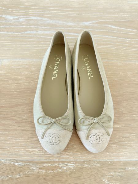 Ballet flats are in! I absolutely love this pair by Chanel but I linked some more affordable options too!

#summershoes
#summerflats
#designershoes
#bowflats
#suedeshoes

#LTKFindsUnder100 #LTKSeasonal #LTKShoeCrush