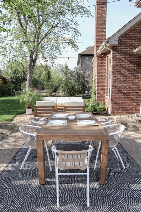 Outdoor table patio furniture 