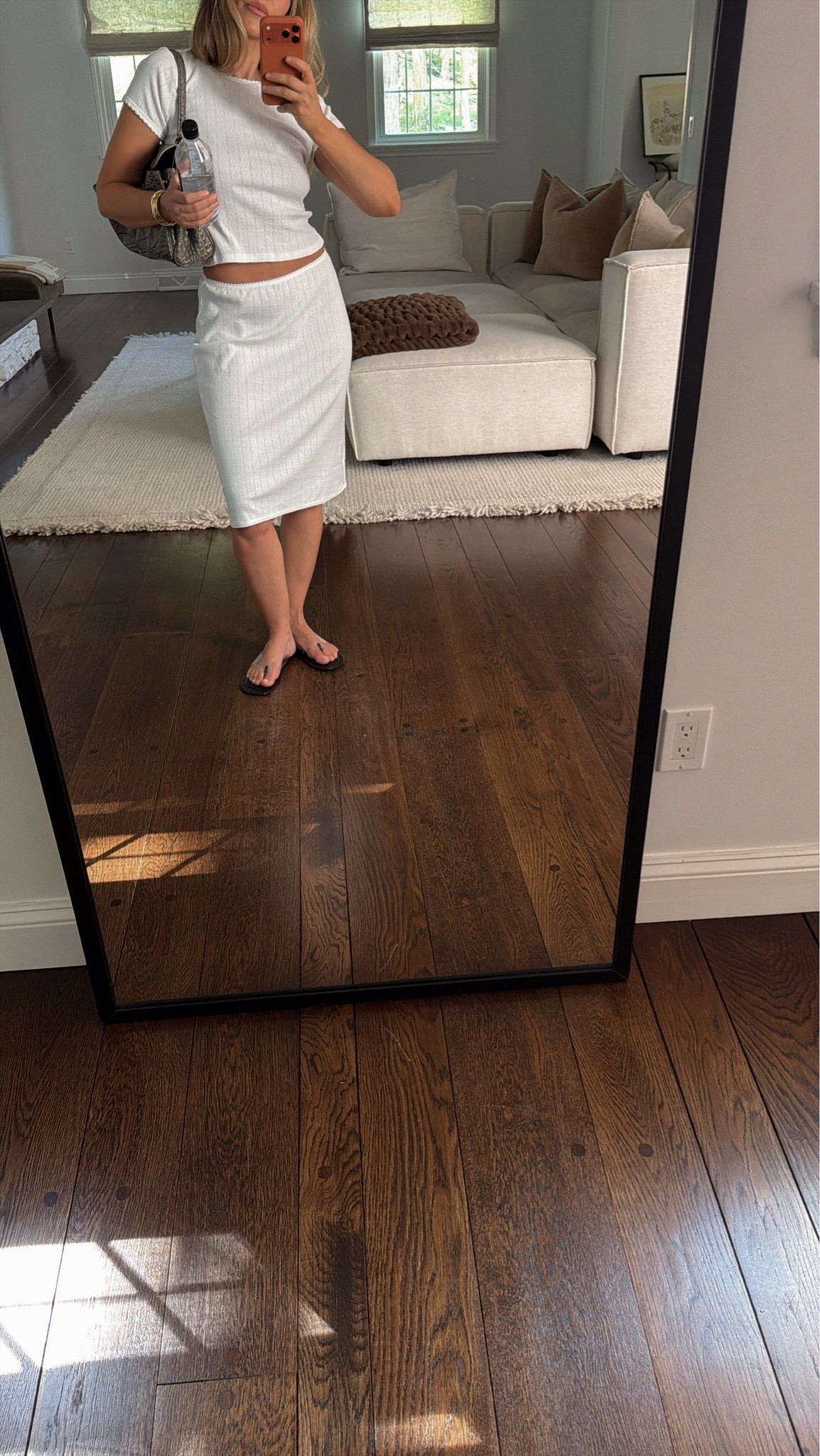 Small top & bottom!