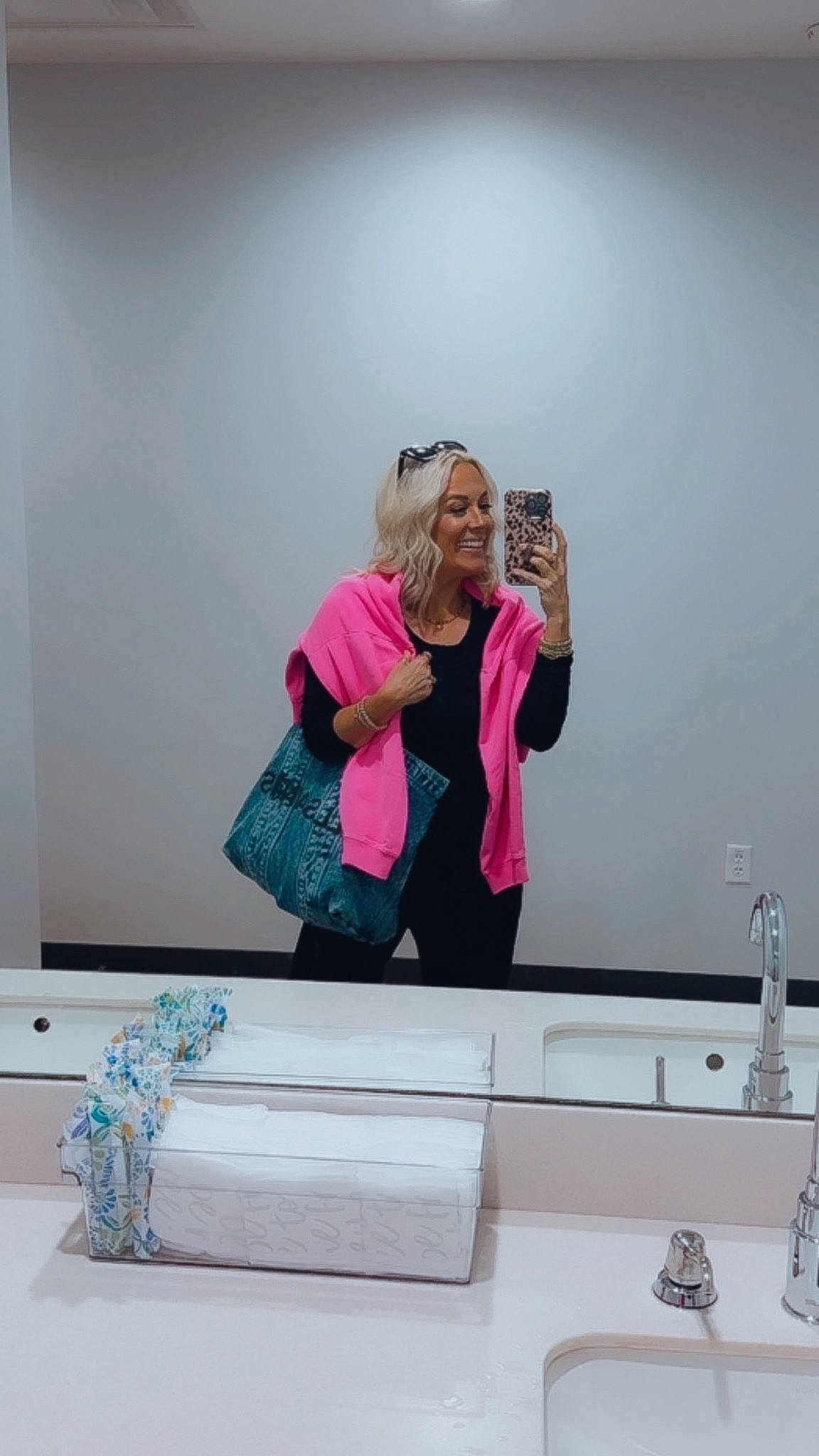 Easy casual basic airport travel outfit 
This Amazon set is now my go to travel set and sooooooooo comfy! - size small 
Gap sweatshirt is 50% off 