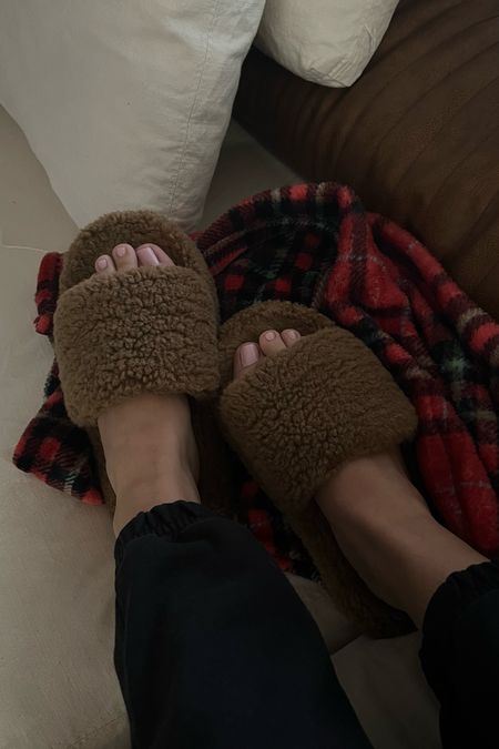 Comfy Sherpa slippers 💕

#LTKHoliday #LTKshoecrush #LTKSeasonal