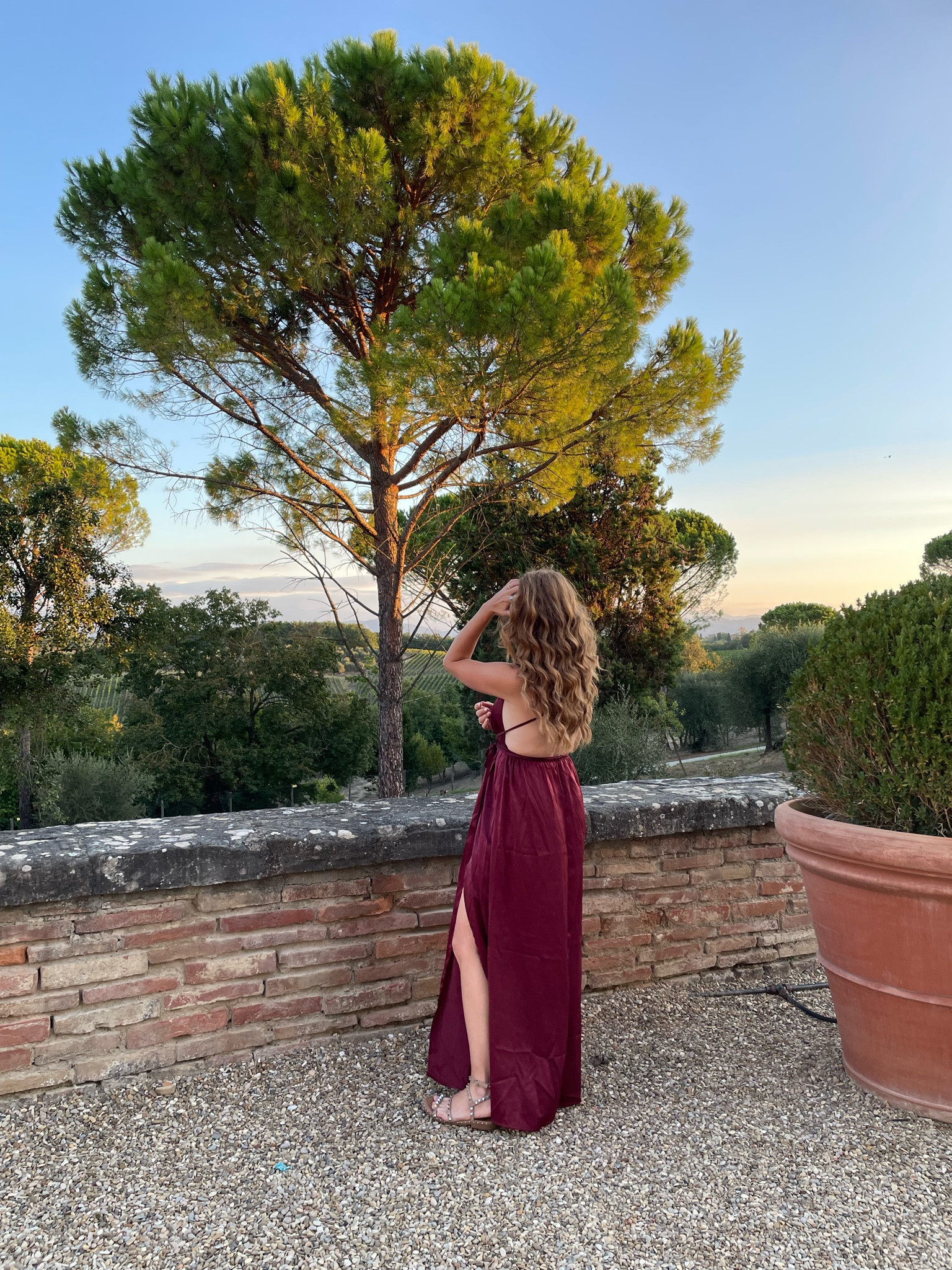 Backless dress on sale!  


Backless dress, dress, maroon, maroon dress, travel dress, resort dress, vacation dress, dress sale, dresses with slit, Tuscany dress, dresses for Tuscany, dresses for Italy, #LTKxPrimeDay

#LTKSaleAlert #LTKTravel