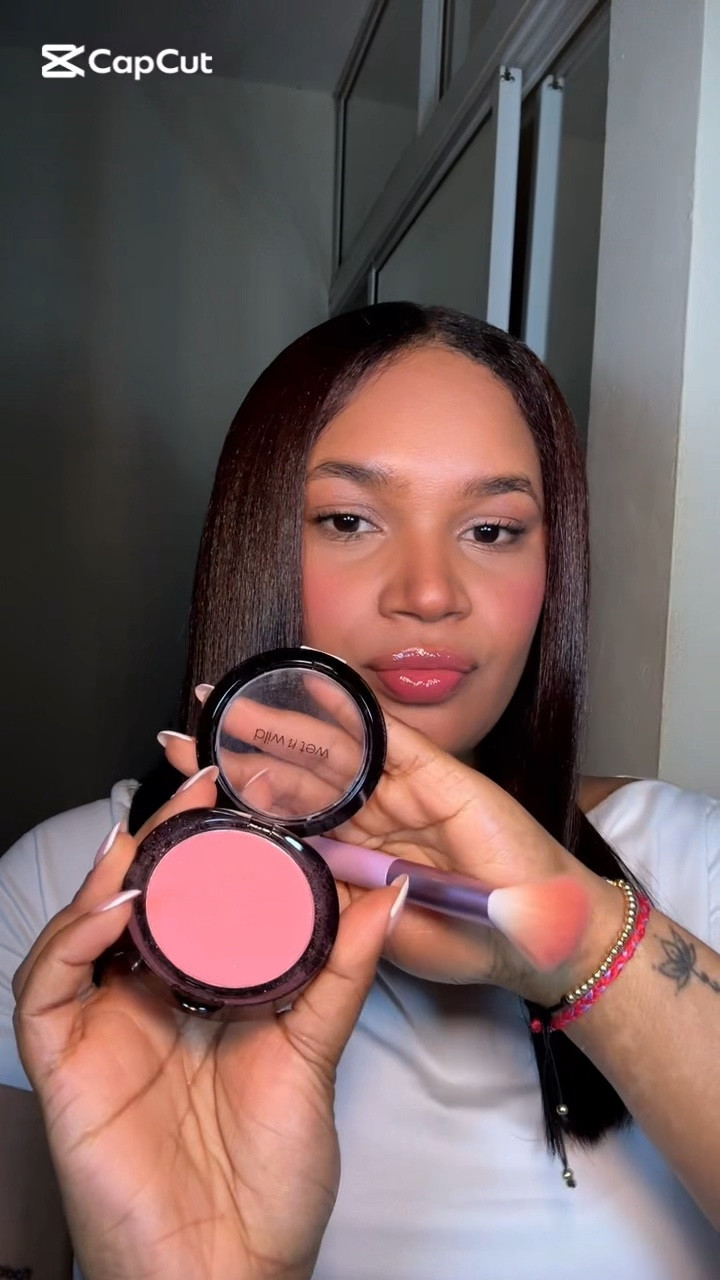 Blush favorito por menos de $4 💖
Este blush de Wet n Wild en el tono Pinch Me Rosa 💖
Tiene un acabado súper lindo y natural 😍
Perfecto si buscas algo bueno y económico 💅


#LTKdayinmylife #LTKootd #LTKgrwm