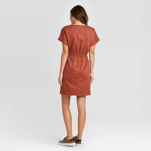 Women's Short Sleeve V-Neck Zip-Up Elastic Waist Dress - Universal Thread™ | Target
