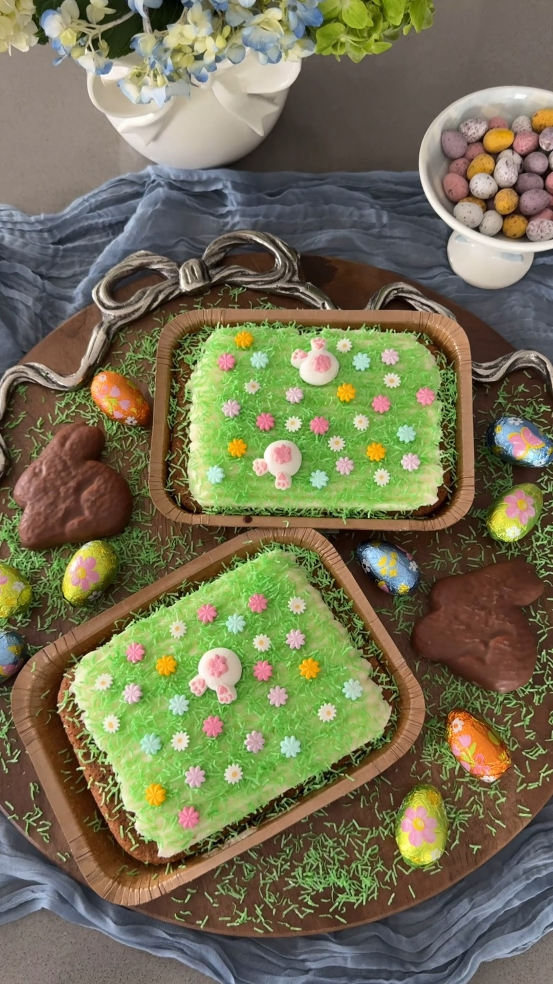 This is too cute not to copy… 🐰

I took a classic Trader Joe’s carrot cake and gave it the easiest little Easter glow up with edible grass + the cutest toppers 🌸🐣✨

No bakijg, no mess — just a fun dessert everyone will love! I added some chocolates around the cakes for a pretty Spring dessert display  🍫

Save this for your Easter table + send to whoever is bringing dessert 😊

