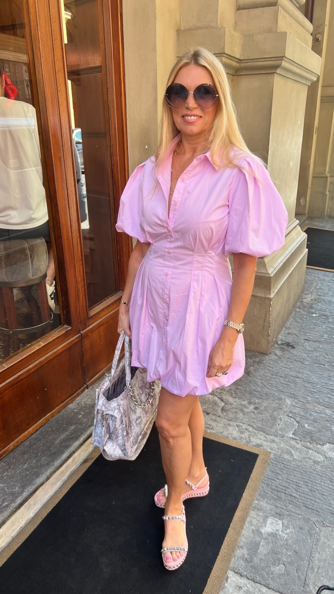 Effortlessly chic in pink and bringing the absolute warmest energy in Florence, Italy. 🌸🌸🌸