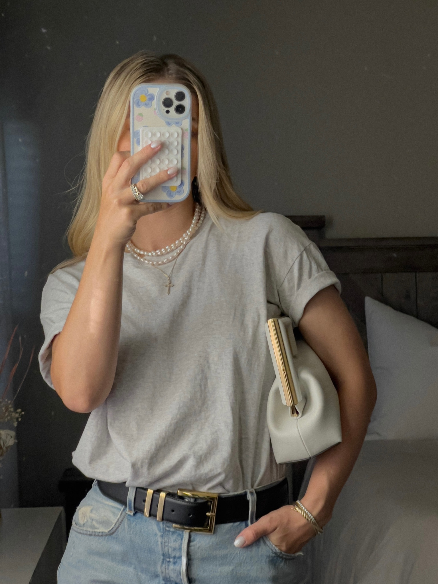 Plain t shirt, jeans, belt outfit 


#LTKstyletip #LTKitbag #LTKFind
