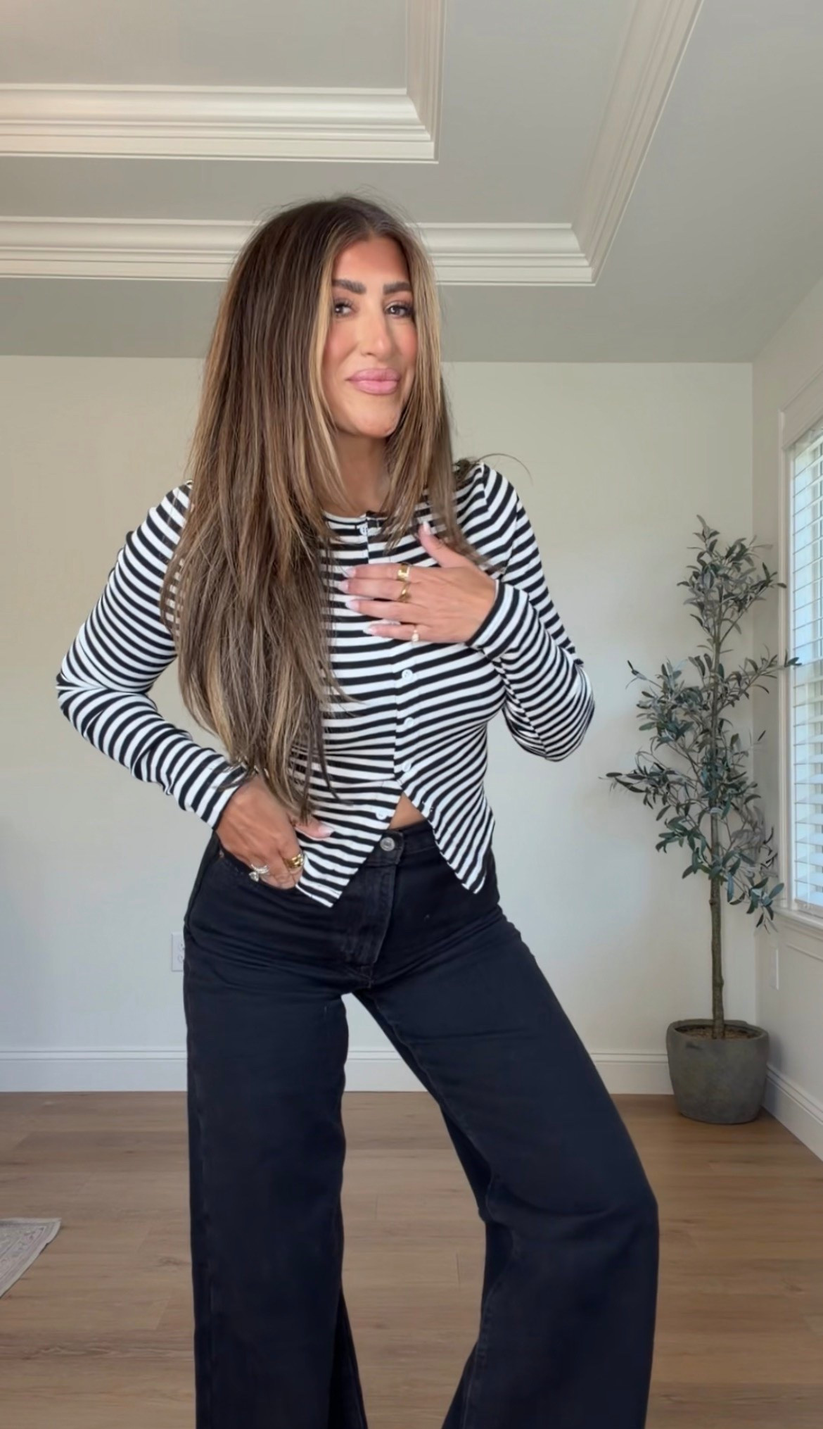 Must have cardigan 👏🏻🤍

Fall outfit, easy everyday outfit, fall fashion, trendy fashion, cardigan sweater, date night outfit, elevated casual outfit 

#LTKSaleAlert #LTKSeasonal #LTKOver40