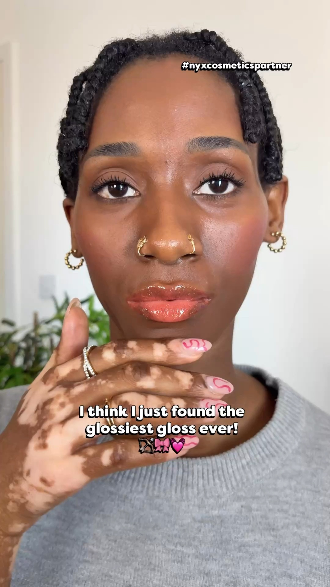 AD| I think I just found the glossiest gloss ever…the shine is unreal!🏹🎀

#nyxgloss #glossylips #beautyreview #makeuptryon #nyxcosmetics_uk

#LTKeurope #LTKuk #LTKbeauty
