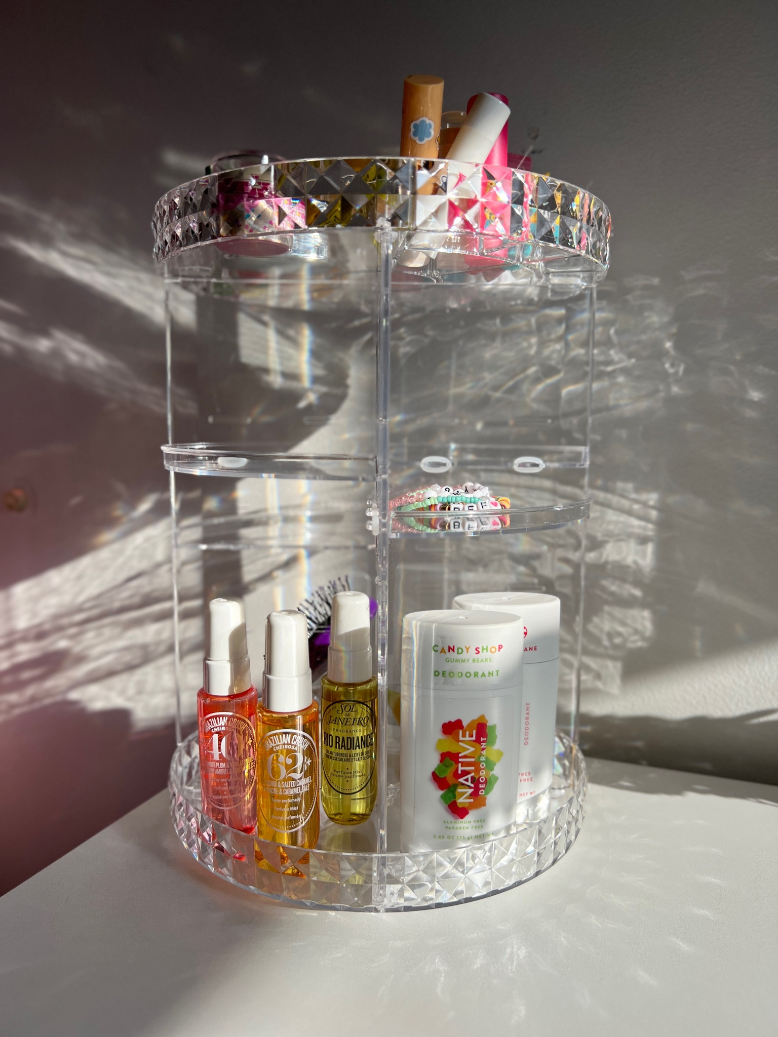 This dresser / bathroom organizer holds so much and it’s gorgeous!

Organizer/organizer/makeup organizer/dresser organizer/rotating organizer/spinning organizers/clear organizer 


#LTKhome #LTKbeauty #LTKGiftGuide