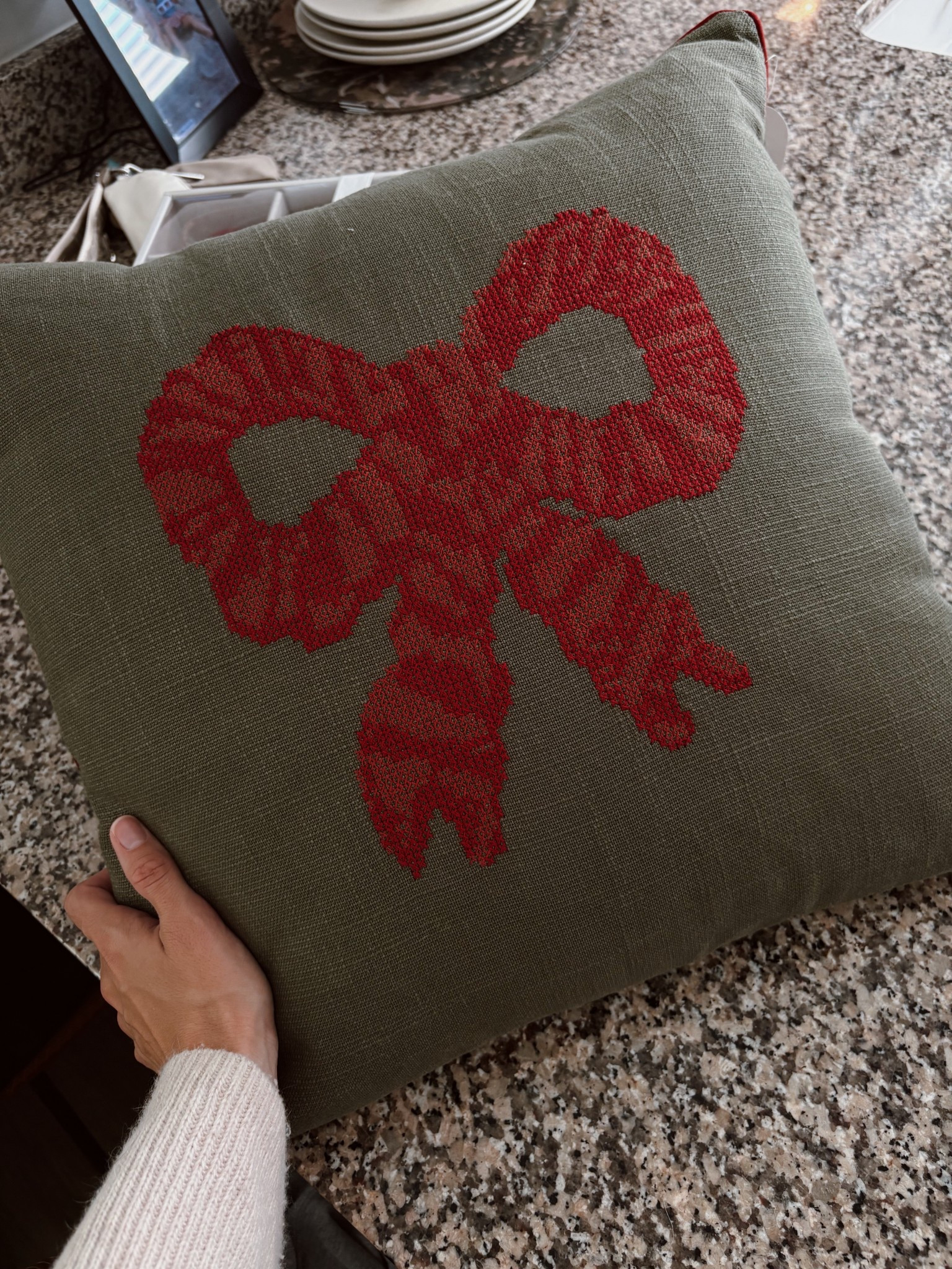 Holiday Decor | Christmas Bow Pillow 



#LTKGiftGuide #LTKSeasonal #LTKHoliday