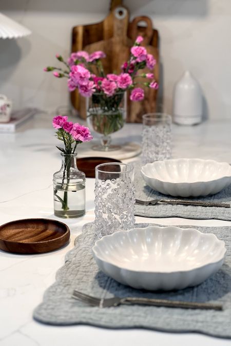 In love with these scalloped dinner plates + Hobnail drinking glasses 🪻



Dinner plates, simple setting, dinner settings, dinner for two 