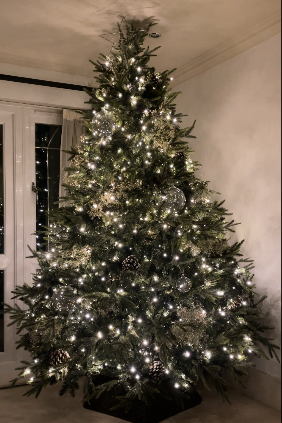 We have the 8ft tree but it also comes in a 6ft and 7ft❤️