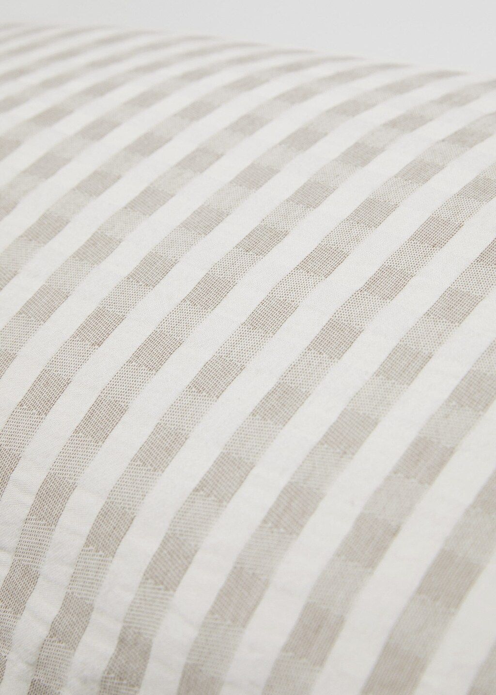 Textured cotton cushion case 30x50cm | MANGO (UK)