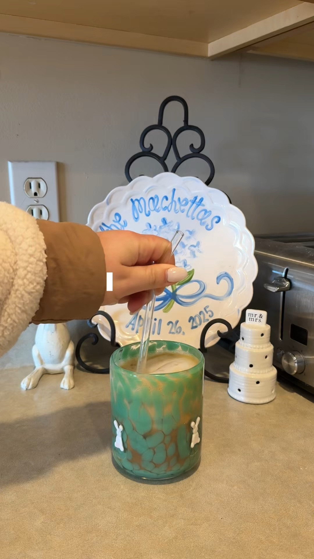 Saturday latte!!


#lattevlog #ltkvideo 

#LTKvlog #LTKmorningroutine