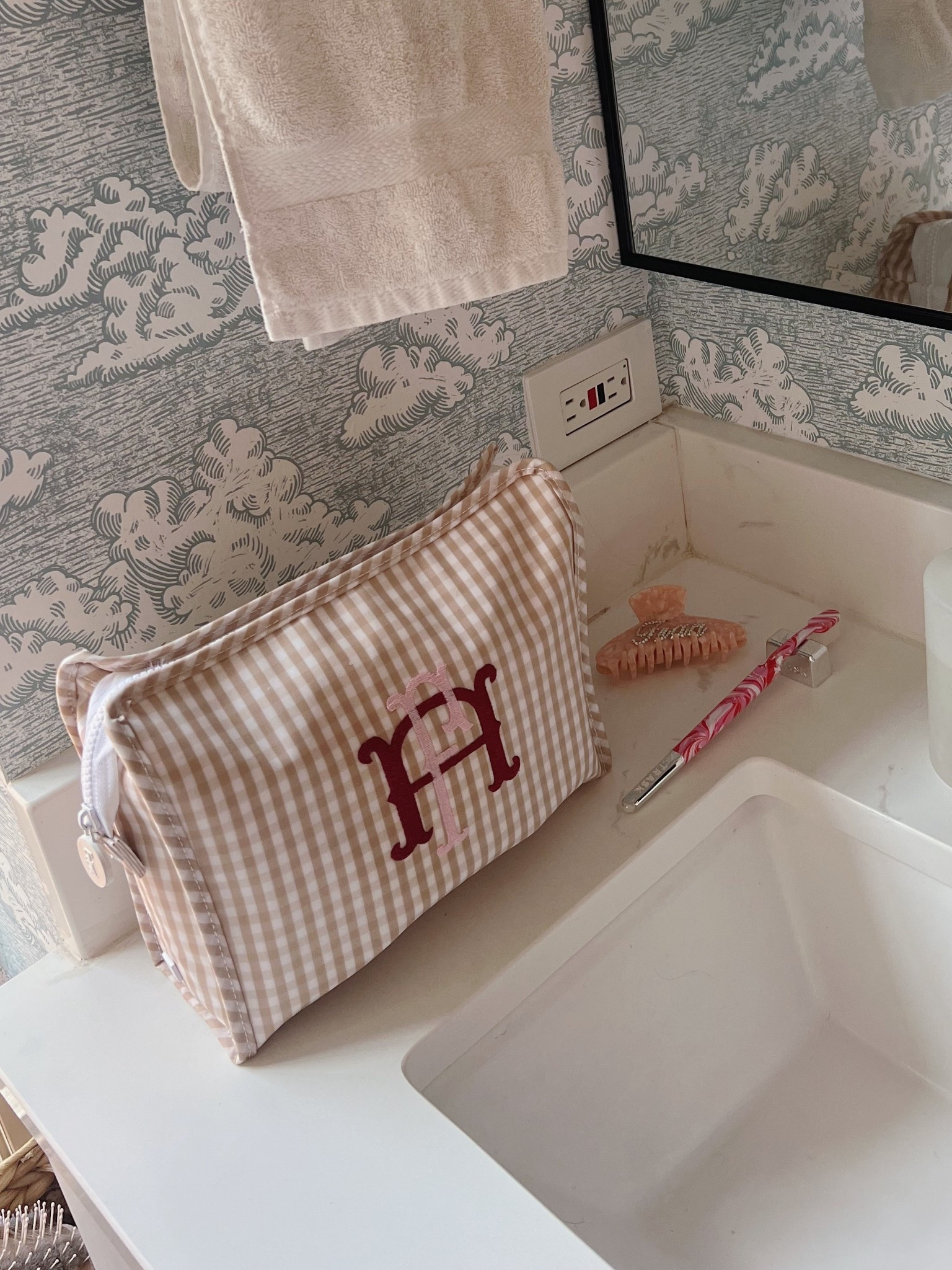 Love my monogrammed makeup bag / toiletry bag so much

Would also make for a fabulous gift

#LTKFindsUnder50 #LTKHome #LTKSeasonal