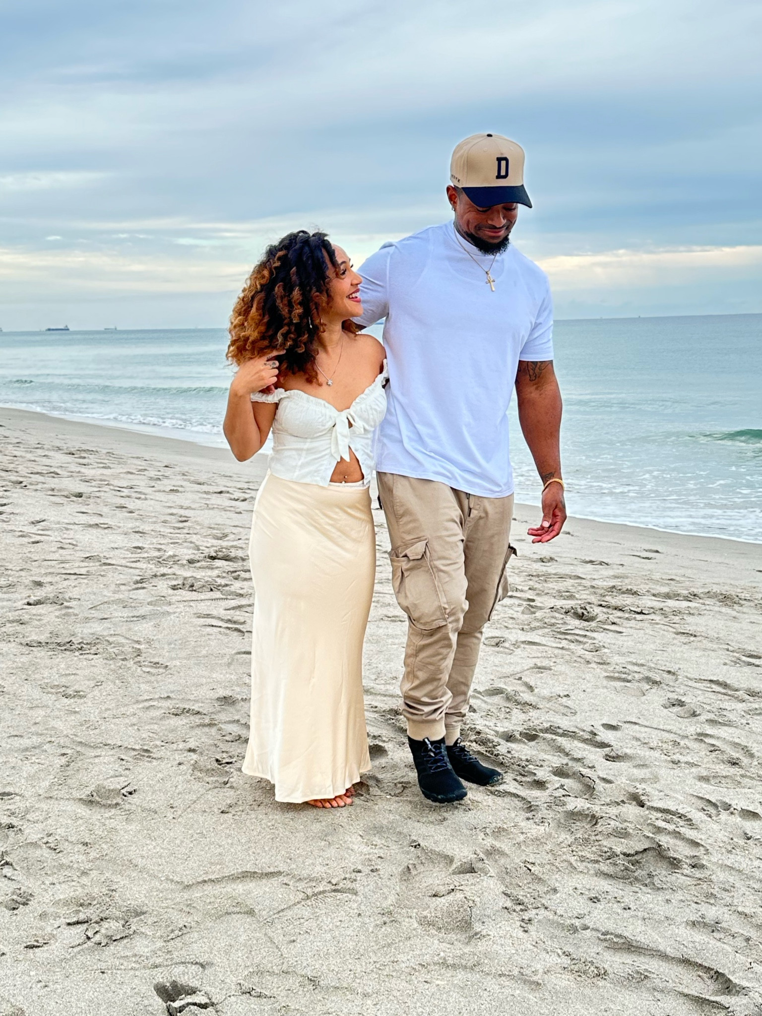 Cute beach outfit I put together for my gender reveal 🩵💗🫶🏽🥹 #maternity #OOTD