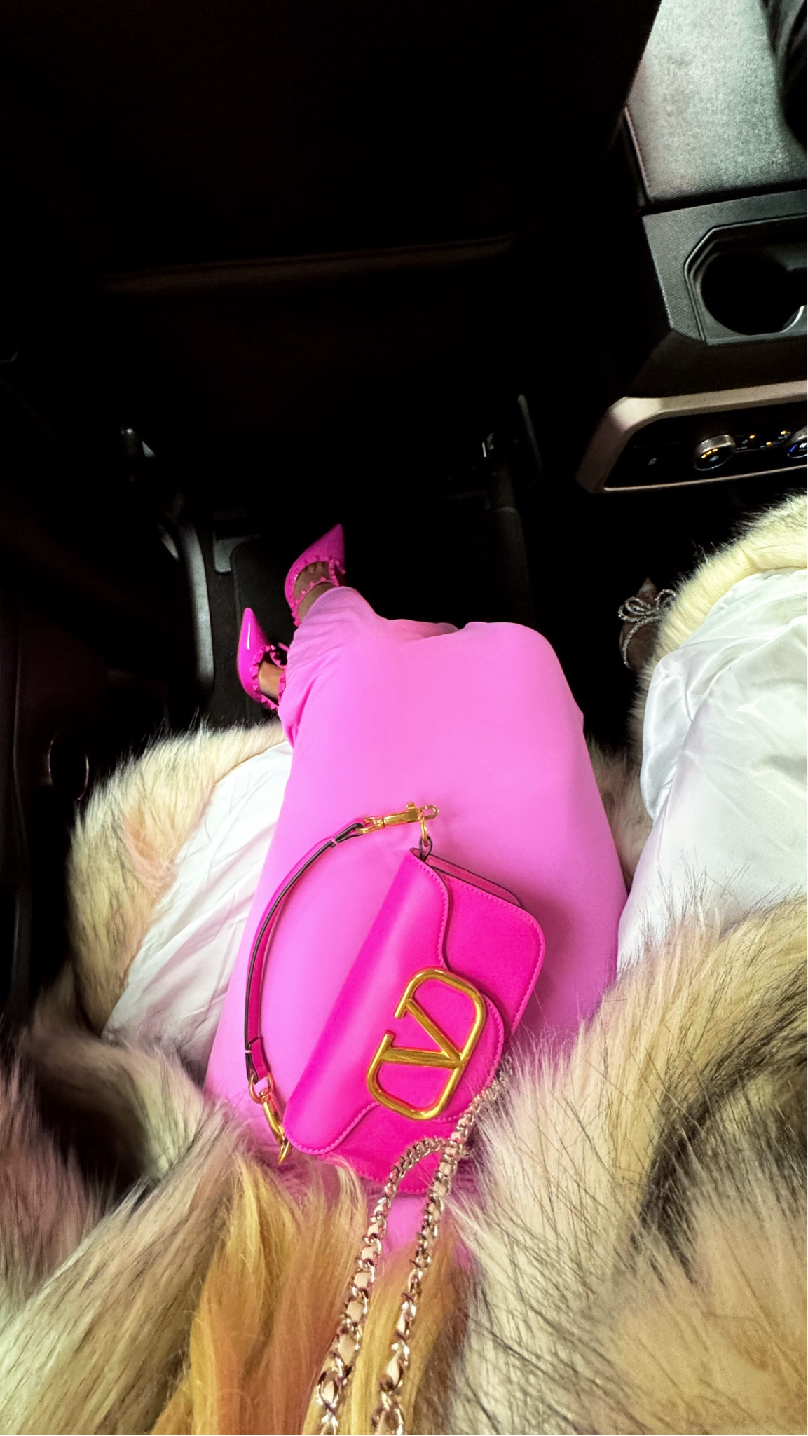 NYC 🩷

| pink dress | pink shoe | fur coat | Valentino 

#LTKtravel #LTKshoecrush #LTKparties