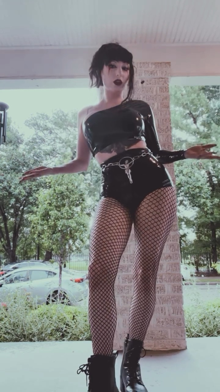 Outfit check for @MotionlessInWhite & @KimDrac 🖤
Feeling cheeky 😈😘
.
.
.
#BeatrixDevine #LatexModel #Shine #Shiny #LatexLove #Latex #LatexDress #BlackLatex #LatexStyle #LatexLife #MIW #MotionlessInWhite #GothChicks #Fishnets #Rubbergirl #LatexFashion #Alt #Alternative #AltModel #AlternativeFashion #Goth #Gothic #GothFashion #GothAesthetic #GothMakeup #LatexHood #LatexMask #PVC #Makeup #GothGirl

#LTKParties #LTKBeauty