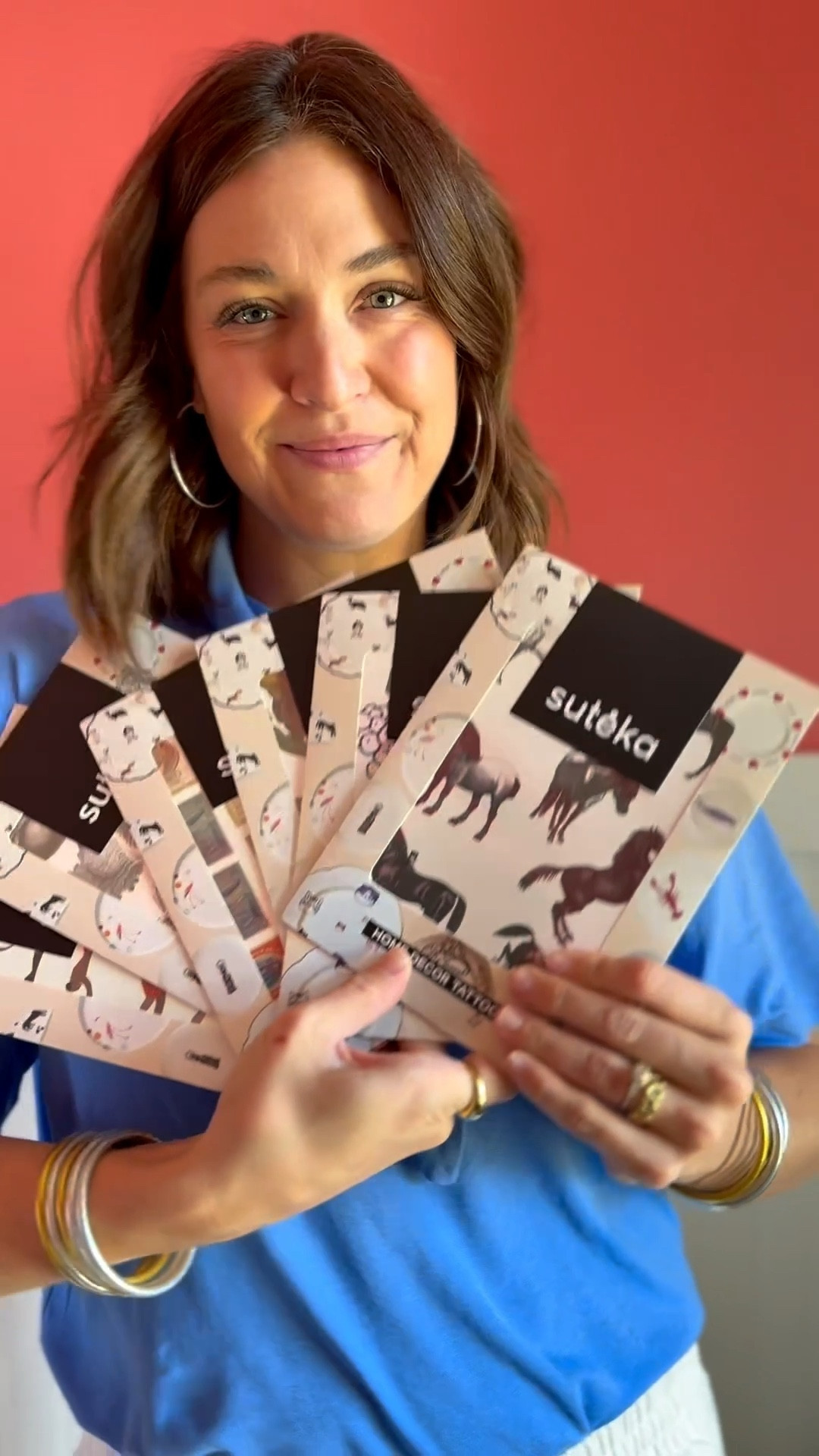 Got my first tattoo… but not the kind you’re thinking 🐎✨ These @suteka_ home décor tattoos totally transformed my plain white plates into chic, custom tableware. Now who’s joining me for dinner??


#Suteka #TabletopDecor #DIYStyle #Ad 

#LTKHome