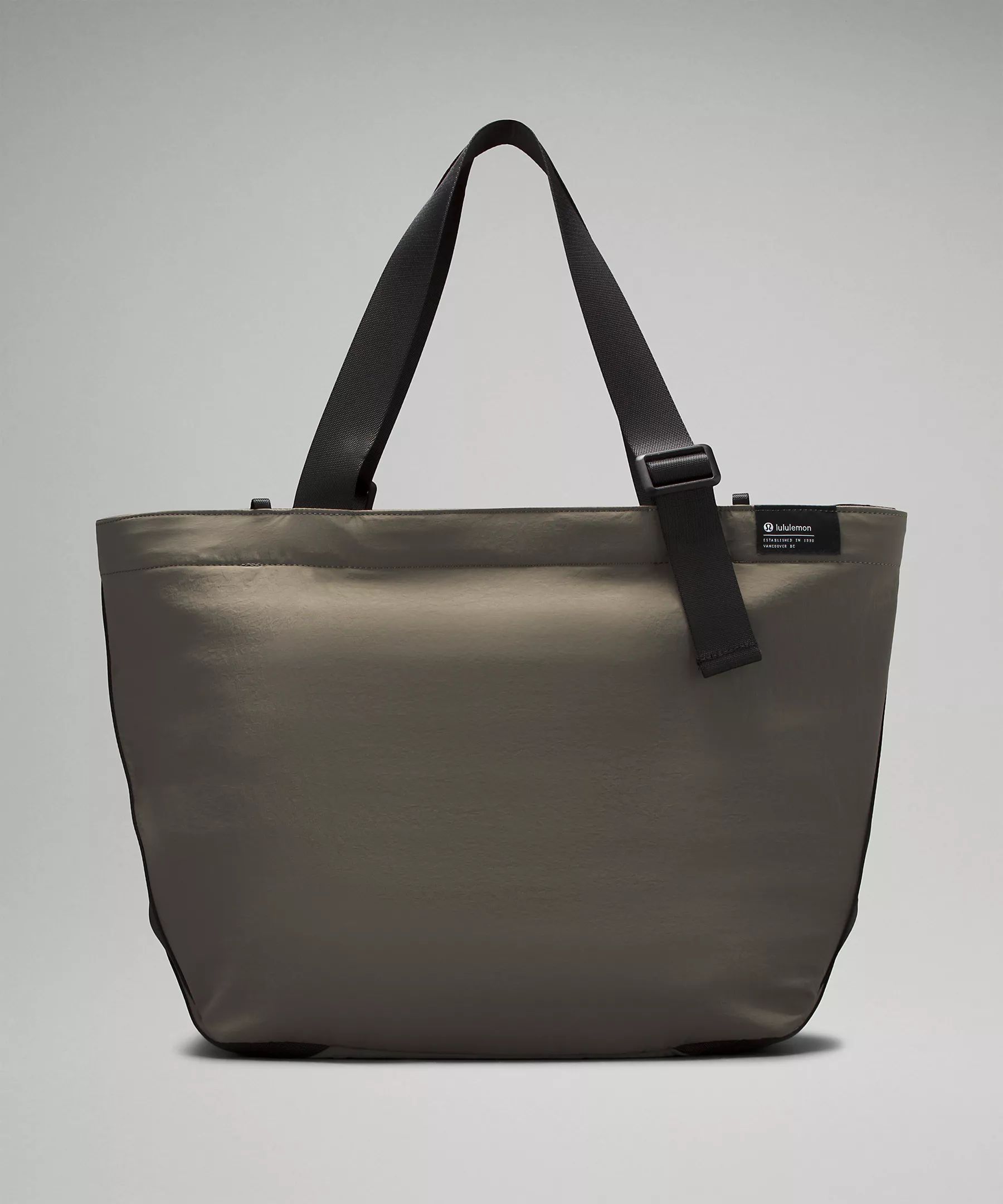 Clean Lines Tote Bag 22L | Lululemon (US)