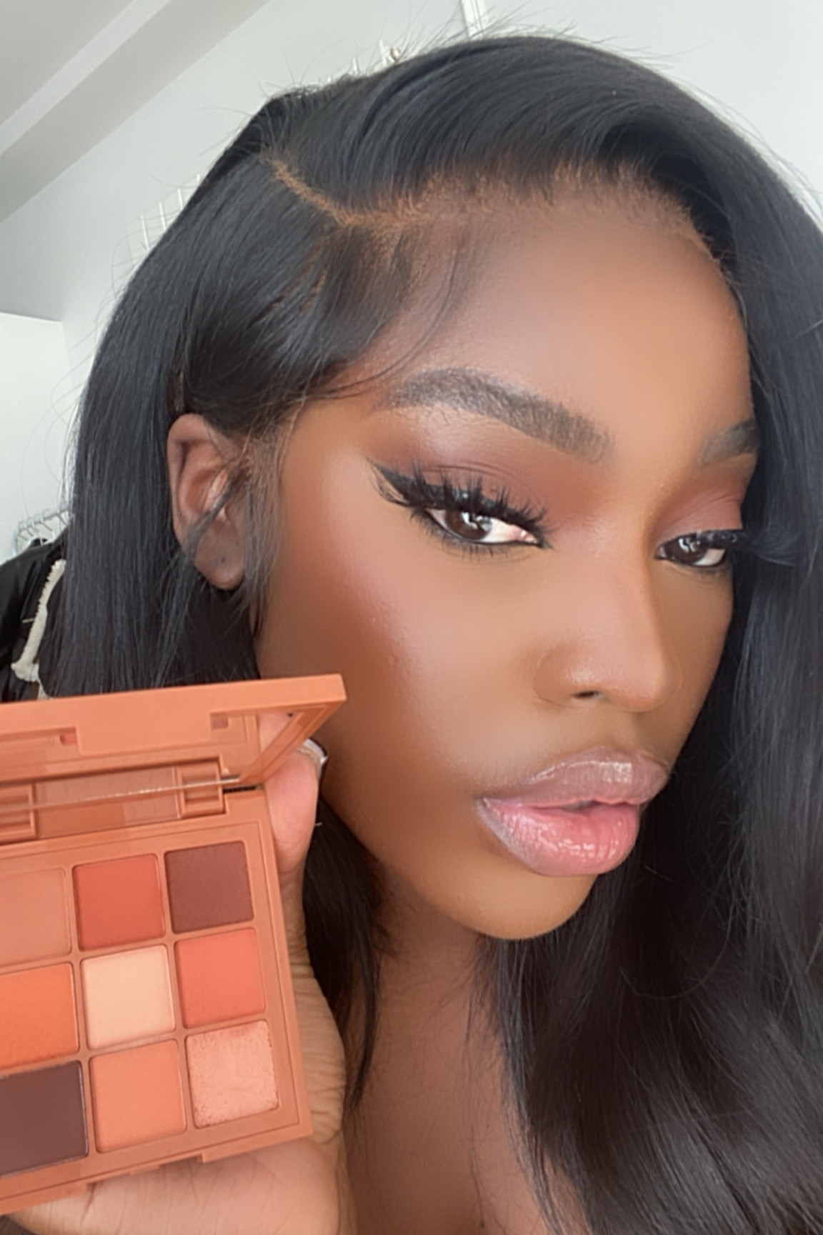 Simple warm blown out eye! I’ve used the new warm obsession palette by Huda Beauty! It’s a matte texture, super easy to blend out! Perfect palette for summer! Great for daytime to evening glam! 

#beauty #makeup #darkskinmakeup #hudabeauty #glam #eyeshadow 

#LTKFind #LTKbeauty #LTKitbag