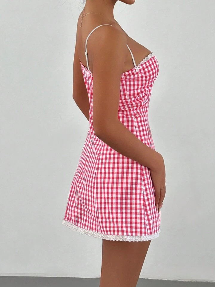 Aloruh Women's Christmas Red & White Plaid Spaghetti Strap Bodycon Ruffle Trim A-Line Mini Dress | SHEIN