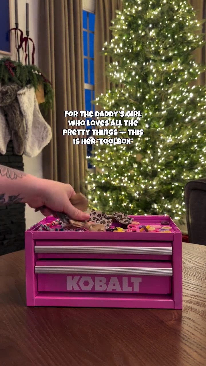 STOP IT 😩🥹 like/save for last min gift idea & comment SHOP for the direct links 🎀  super easy gift idea for her — I filled it with bows, hair ties, nail polish, markers, and all the little treasures she’s obsessed with right now. It’s the cutest way to keep everything organized and make her feel just like Dad with a toolbox of her own 🎀🛠

#GirlGiftIdeas #DaddysGirl #KidsOrganization #HolidayGiftsForGirls #CreativeKids @loweshomeimprovement #lowesproject #lowespartner

#LTKSaleAlert #LTKKids #LTKGiftGuide