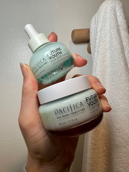 I’ve been testing @pacificabeauty ‘s new Future Youth Line, and my skin is so hydrated and glowy! AD I can’t believe these are available at such an affordable price point. Available @target ! #TargetPartner #pacificabeauty#Target 
